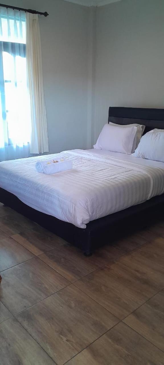 Villa Makmur เกอโรโบกัน ภายนอก รูปภาพ